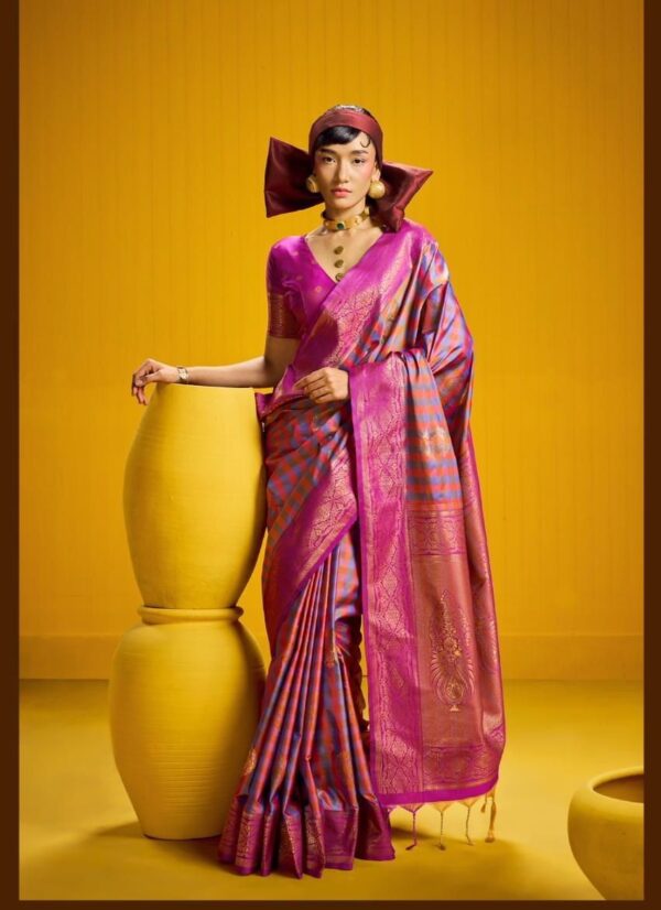 Pure Silk Tone To Tone Checks Handloom Weaving Saree in Purple & Pink